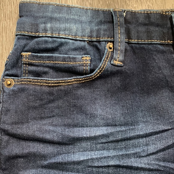 Mudd Flx Stretch Frayed Hem Dark Wash Jean Shorts - Picture 6 of 9